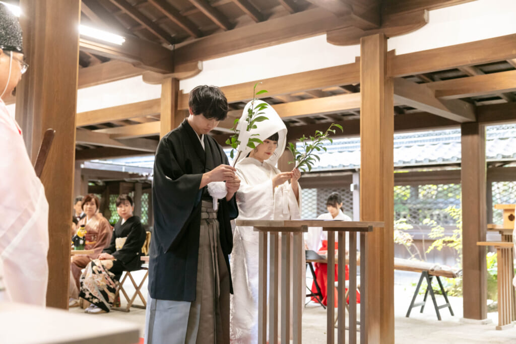 神前式の玉串奉奠|家族との絆を深める日本の伝統儀式