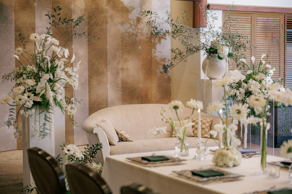 鮒鶴京都鴨川リゾートのアイテムフェアで展示された装花コーディネート